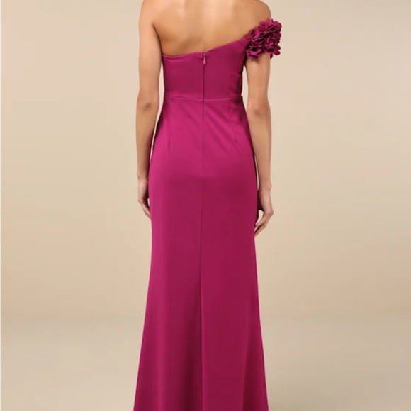 Beyond Elegant Magenta 3D Floral One-Shoulder Maxi Dress
Worn once - Picture 4 of 4